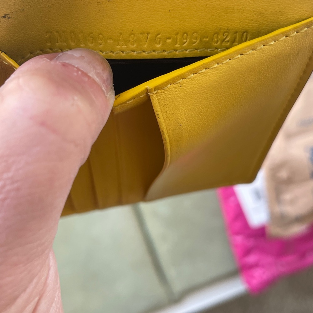 FENDI X Karl Lagerfeld Wallet collaboration 🖤💛 - Picture 4 of 6